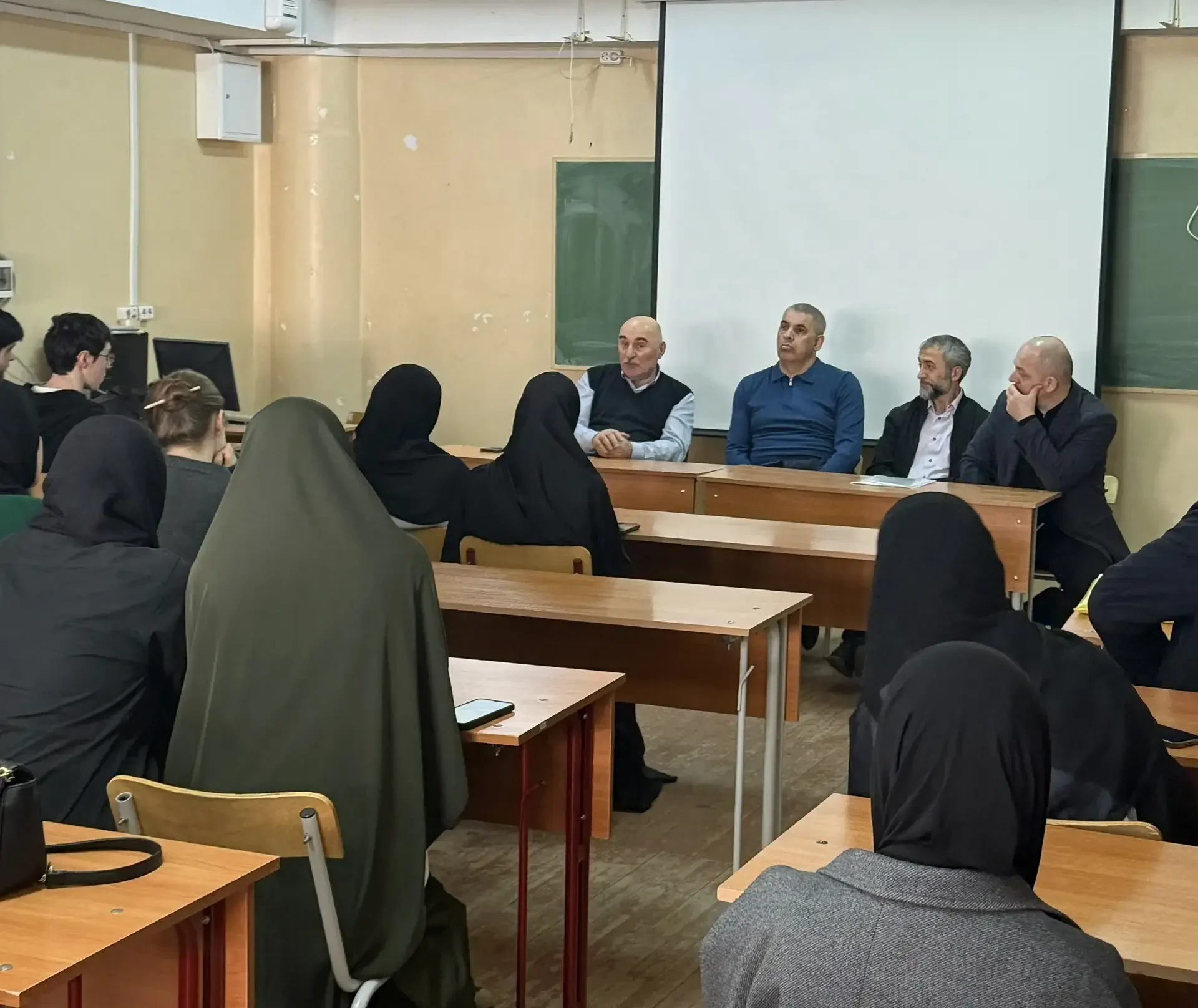 Студенты-востоковеды ДГУ встретились с работодателями