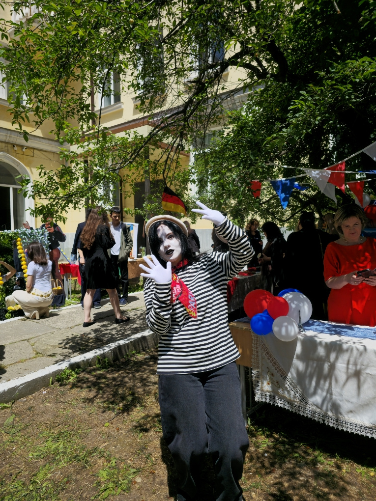 Язык как способ видеть мир: фестиваль иностранных языков прошел в ДГУ