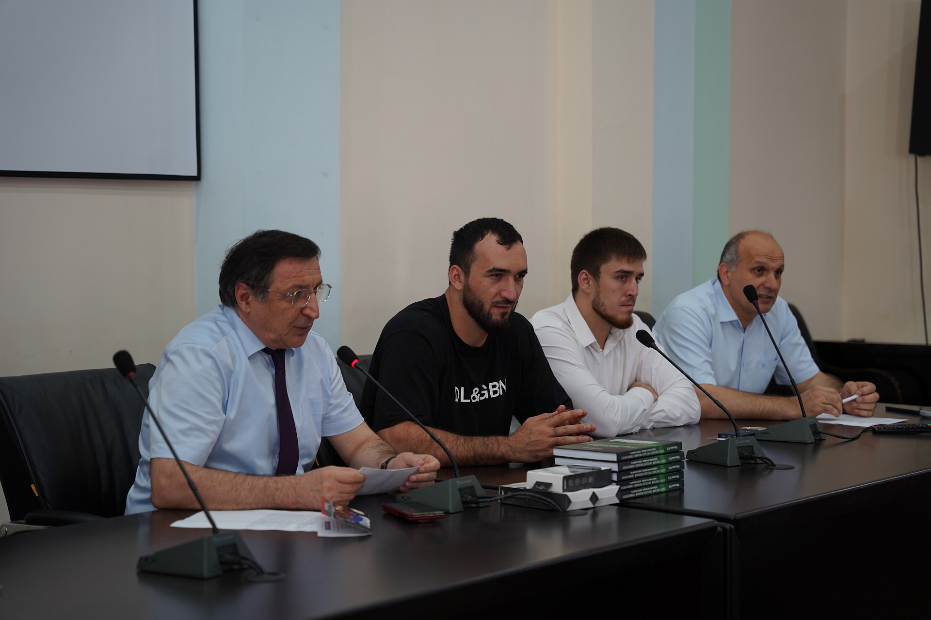 В ДГУ прошла встреча со спортсменами-выпускниками